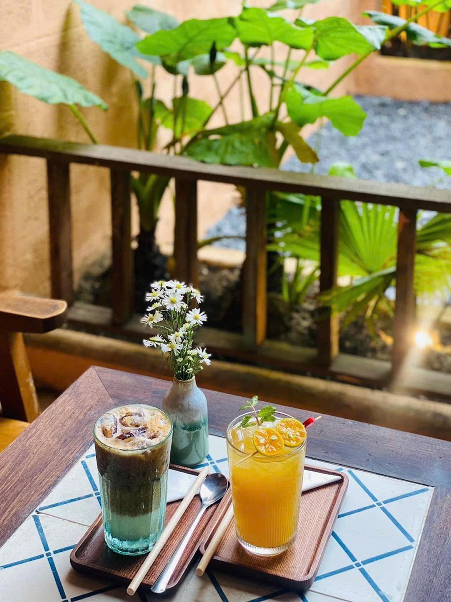 Không gian xanh tại Cửa Ngõ Café