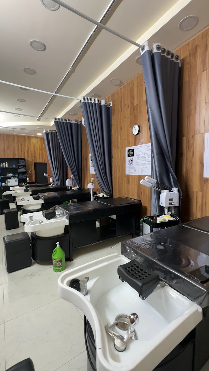 Ảnh công khai Salon HOÀNG HƯNG - Huế 11